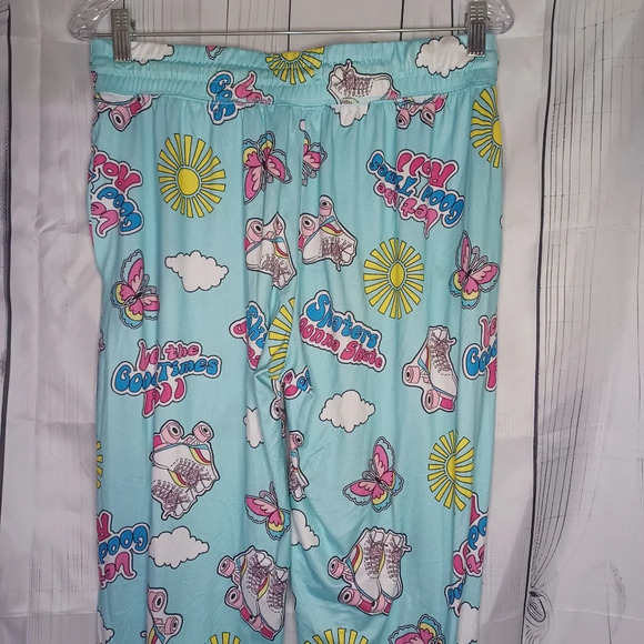 Briefly stated pajama rollerskate pants - Picture 5 of 6